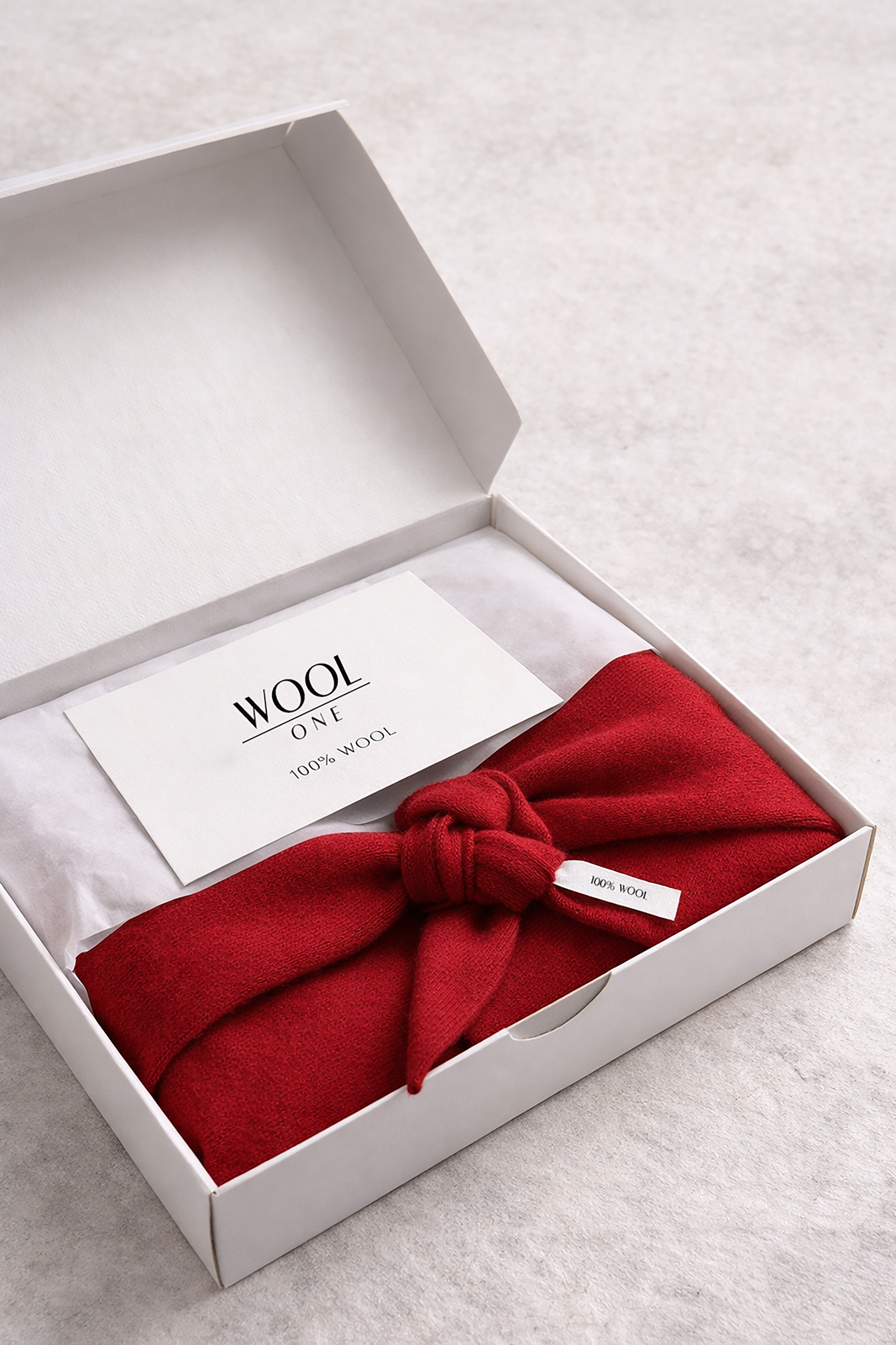 WOOL ONE – Dreieckstuch aus 100 % Wolle Farbe Rot