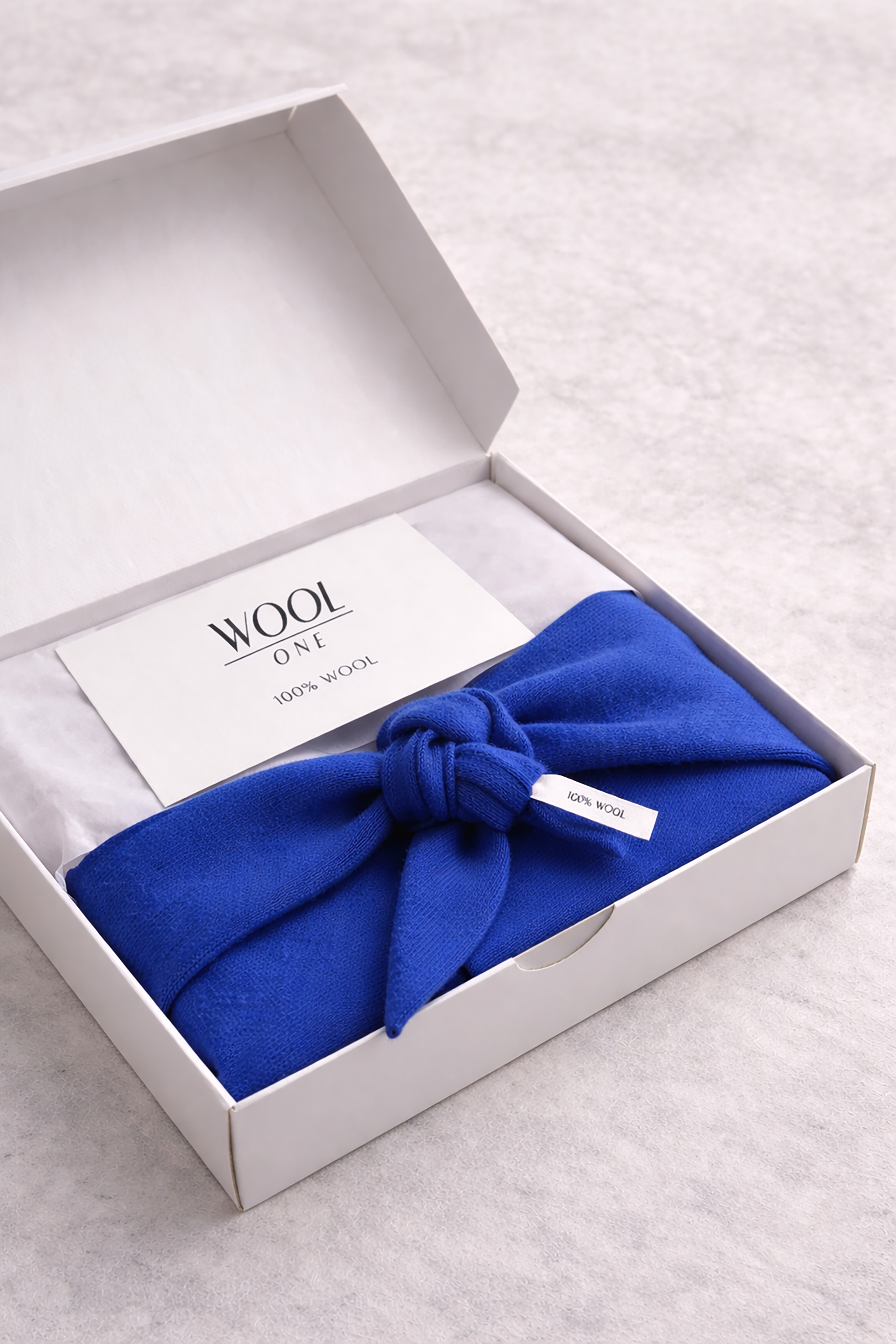 WOOL ONE – Dreieckstuch aus 100 % Wolle Farbe Blau