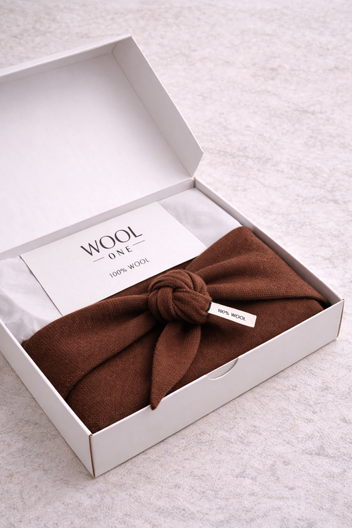 WOOL ONE – Dreieckstuch aus 100 % Wolle Farbe Braun