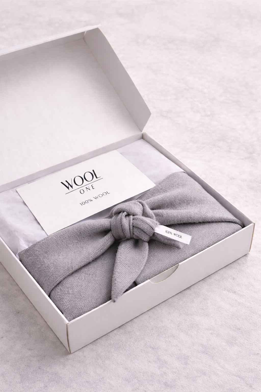 WOOL ONE – Dreieckstuch aus 100 % Wolle Farbe Grau